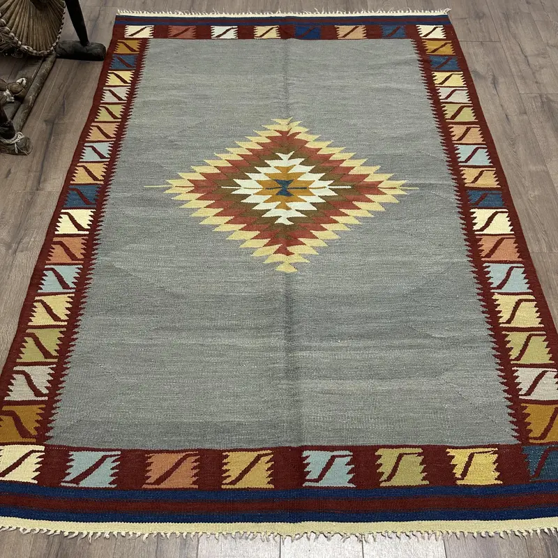 5.1x7.4フィートのラグ、グレー&パープルのイカットパターン