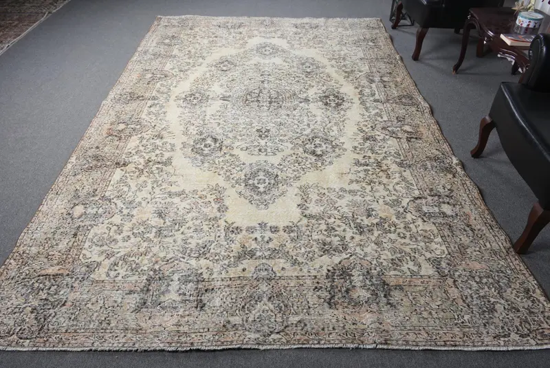 Vintage Turkish Oversize Rug 6.9x10.9 ft, Brown Gray Patchwork Wool Rug - 1