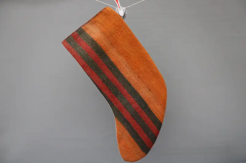 Şenlikli Kırmızı ve Turuncu Noel Süsleri Çorabı, Tatil Dekoru