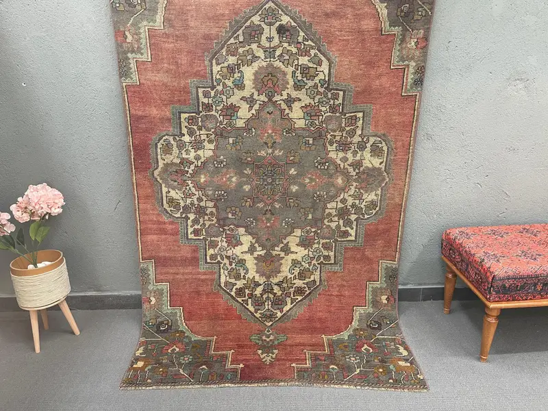 Vintage Alan Halısı 4.5x7.5 ft, Kırmızı Ombré Türk Yün Halısı - 1