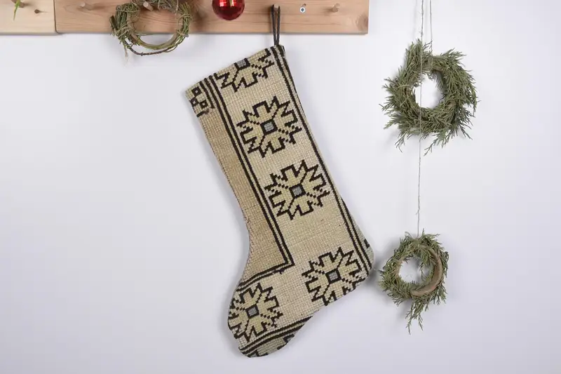 Kişiye Özel Kilim Yılbaşı Çorabı, İşlemeli Süs Desenli Çorap
