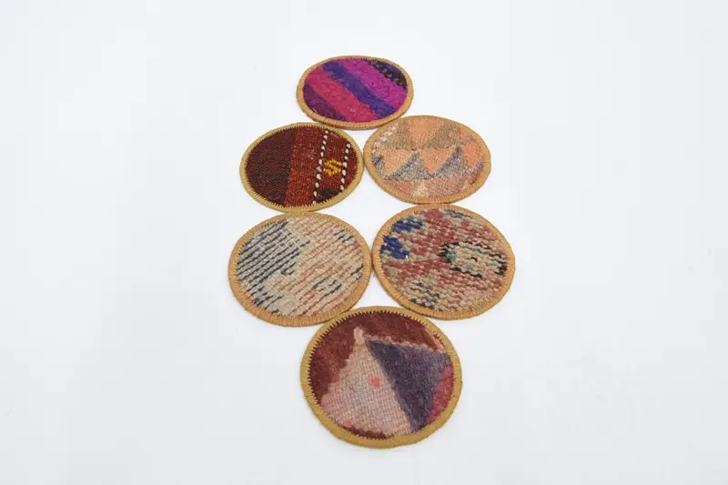 Blauer und roter runder Untersetzer, langlebige und stilvolle Untersetzer-Kollektion