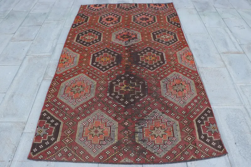 Red Rug, 4,5x7,7 ft Solid with Slight Variations
