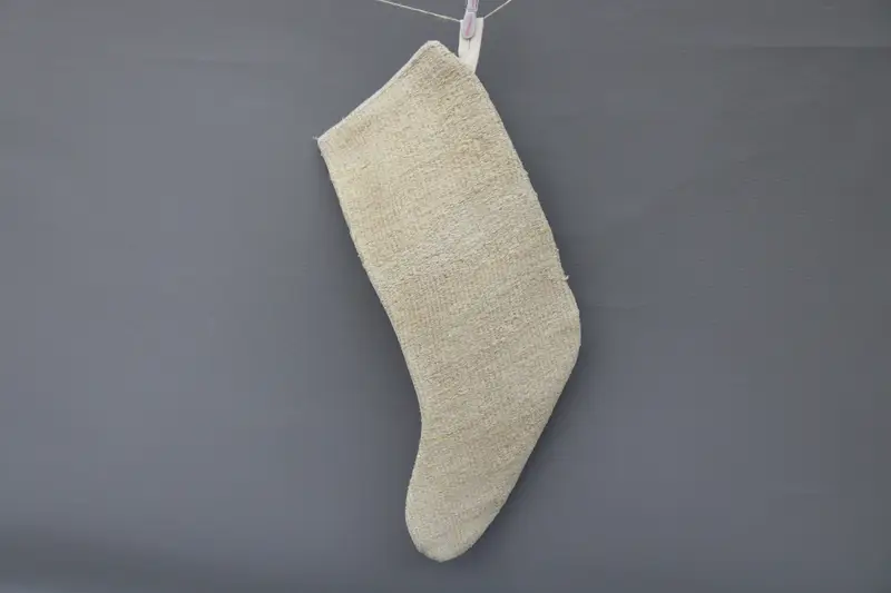 Beyaz Süslemeli Zarif Bej Noel Çorabı, Şenlikli Tatil Dekoru