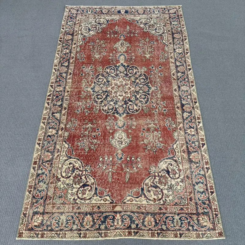 赤と青の花柄ラグ、108x200 cm エレガントな装飾