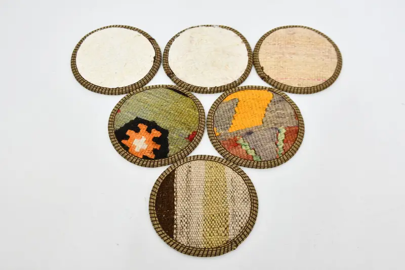 Böhmisches rundes Untersetzer-Set, weiße und grüne Tischuntersetzer