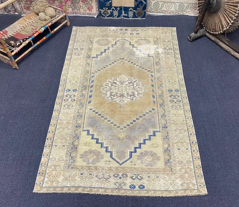 Leuchtender orange-blauer Teppich, 108 x 185 cm, floral und geometrisch