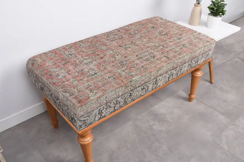 Kırmızı ve Bej Yün Banklı, Depolamalı, Yüksekliği Ayarlanabilir Bank