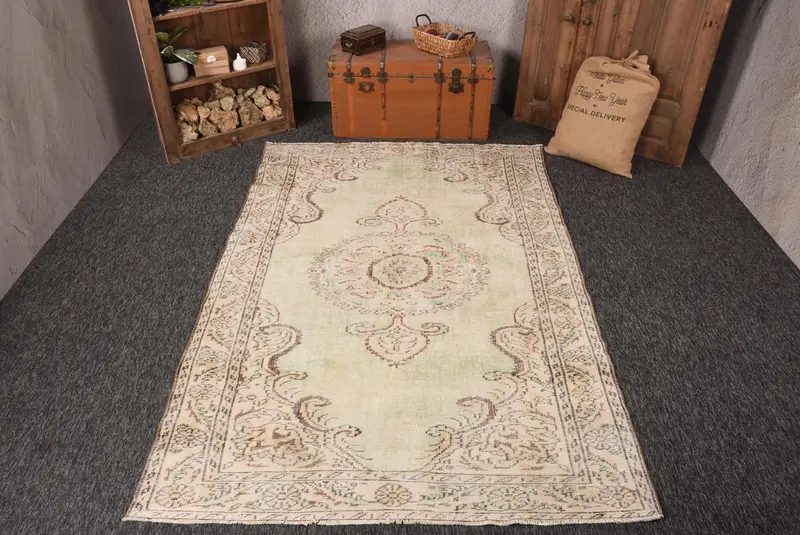 Oushak Turkish Rug, 5.6x8.6 ft Vintage Rug, Beige Floral Wool Rug - 1