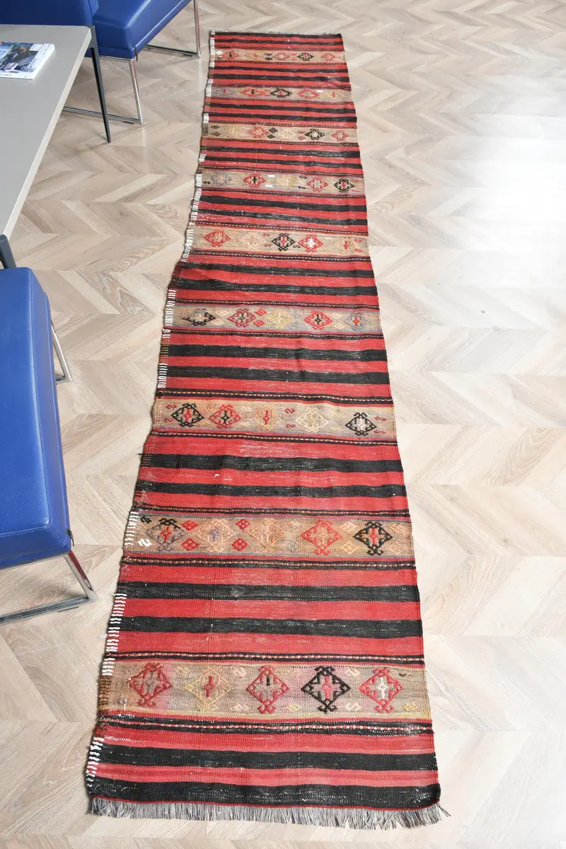 Kırmızı ve Siyah Puantiyeli Halı, 2,2x11 ft Şık Dekor