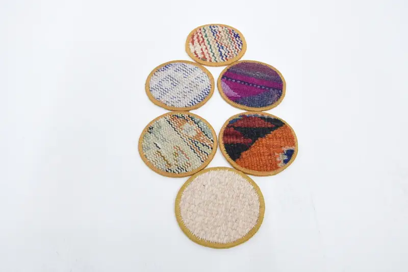 Posavasos elegantes en blanco y naranja, juego de posavasos duradero y elegante