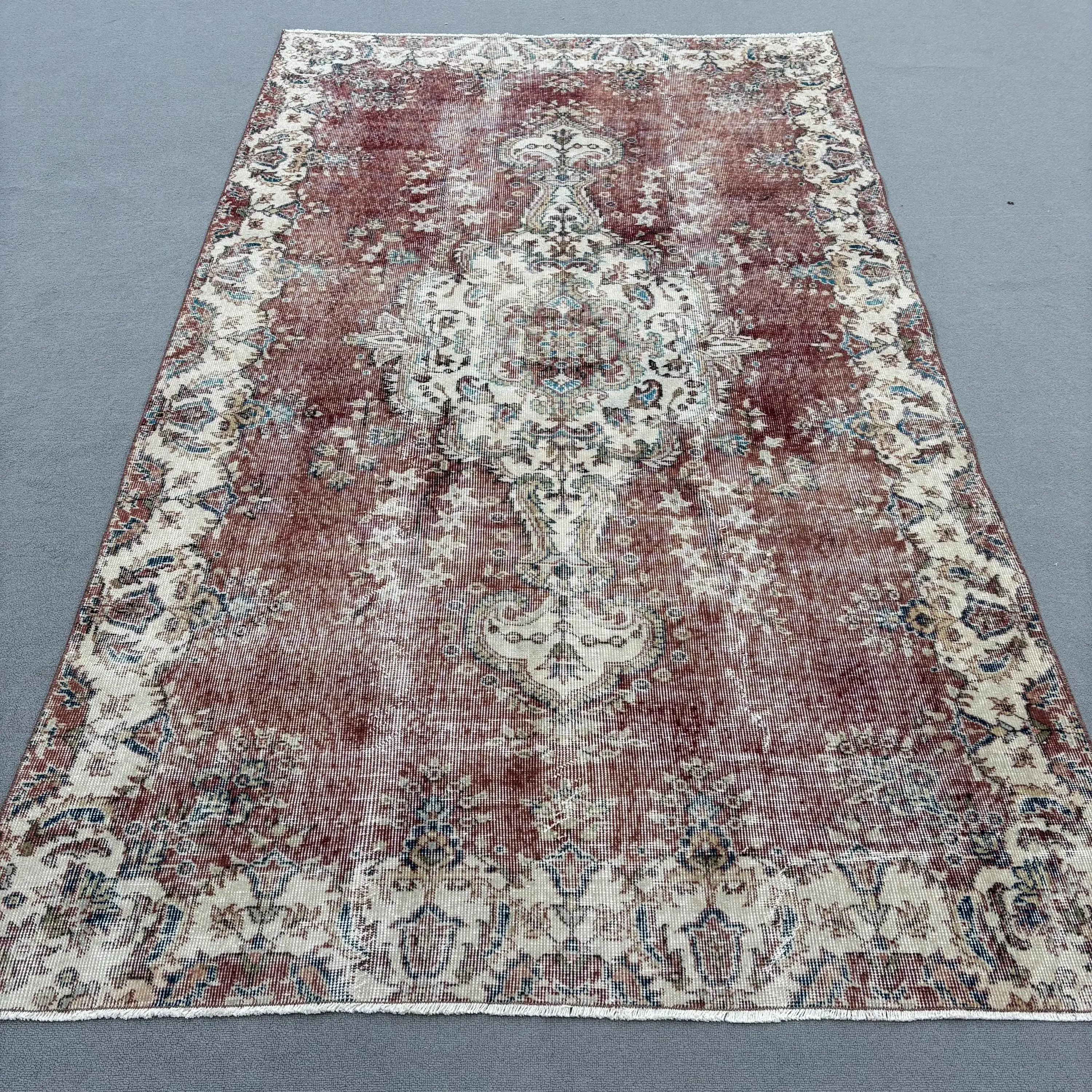 Türk Vintage Halısı 5x8,4 ft (152x256 cm), Kırmızı Çiçekli Halı - 1