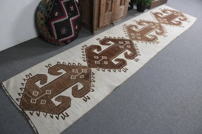 Vintage Herki Halı 2.7x11.5 ft (83x350 cm), Kahverengi Çiçekli Türk Halısı - 1