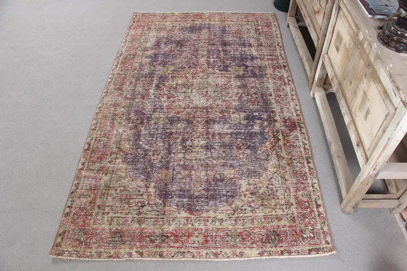 ハンドメイドのパープルラグ、3.1x6.4フィート、赤いボーダー付き