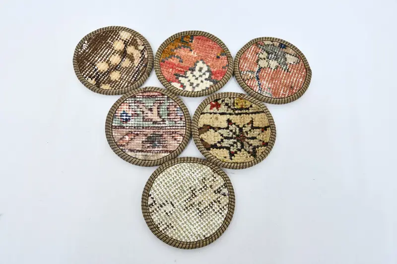 Posavasos tejidos rojos y marrones, posavasos duraderos y elegantes.