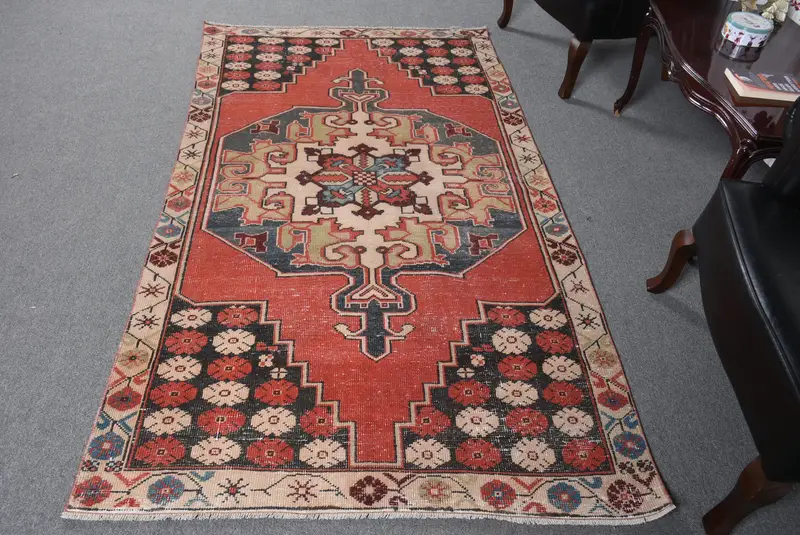 4.3x7.4 ft Türk Oushak Halısı, Kırmızı Bordürlü Vintage Yün Halı - 1