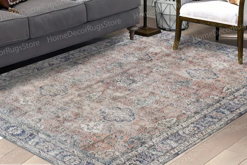 Marineblauer Teppich mit Blumenmuster: Braune Akzente, moderne Inneneinrichtung