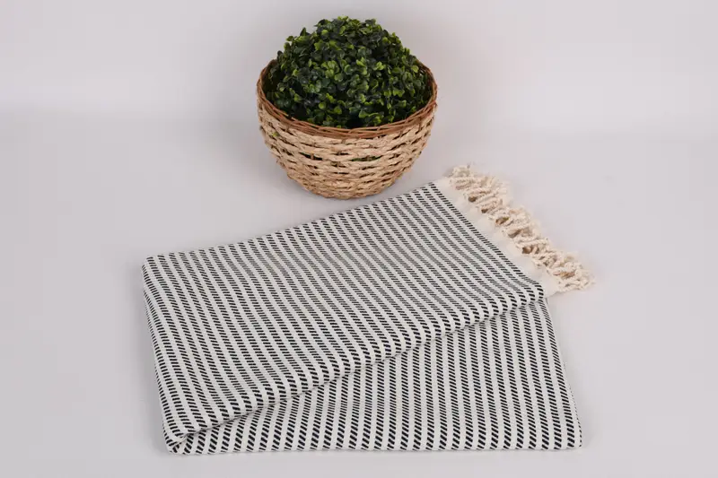 Custom Wedding Gift, Bath towel, Monogram Towels, Bridesmaid Favors, Wedding Gifts Towel, Custom Wedding Towel, 70x40 Cotton Polka Dot Towel - 5