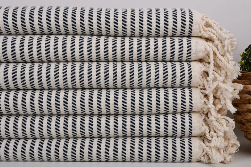 Custom Wedding Gift, Bath towel, Monogram Towels, Bridesmaid Favors, Wedding Gifts Towel, Custom Wedding Towel, 70x40 Cotton Polka Dot Towel - 3
