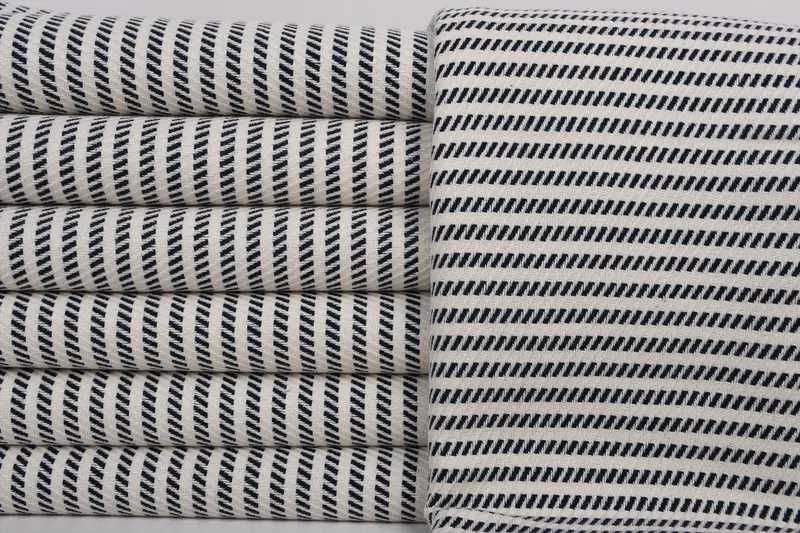 Custom Wedding Gift, Bath towel, Monogram Towels, Bridesmaid Favors, Wedding Gifts Towel, Custom Wedding Towel, 70x40 Cotton Polka Dot Towel - 2
