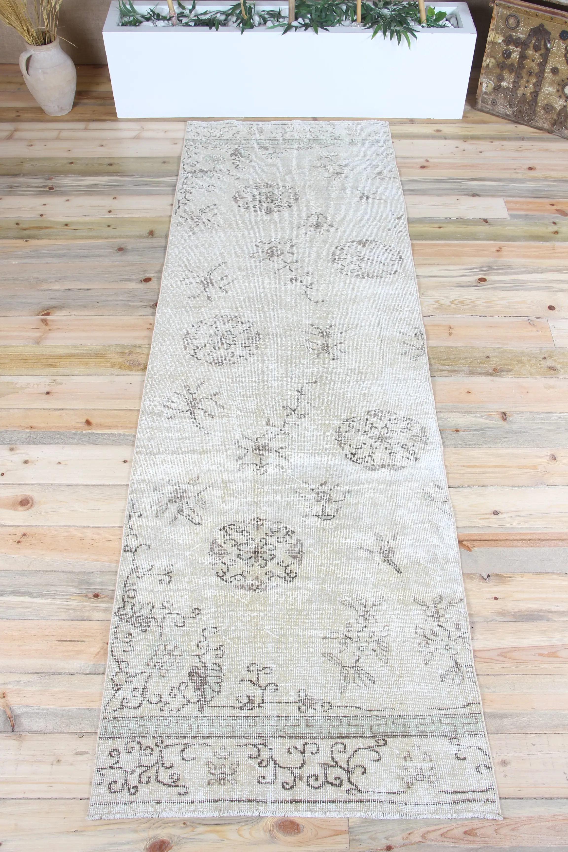 Türkischer 3x9,5 ft Teppich, Vintage Läuferteppich, brauner Blumenteppich - 1