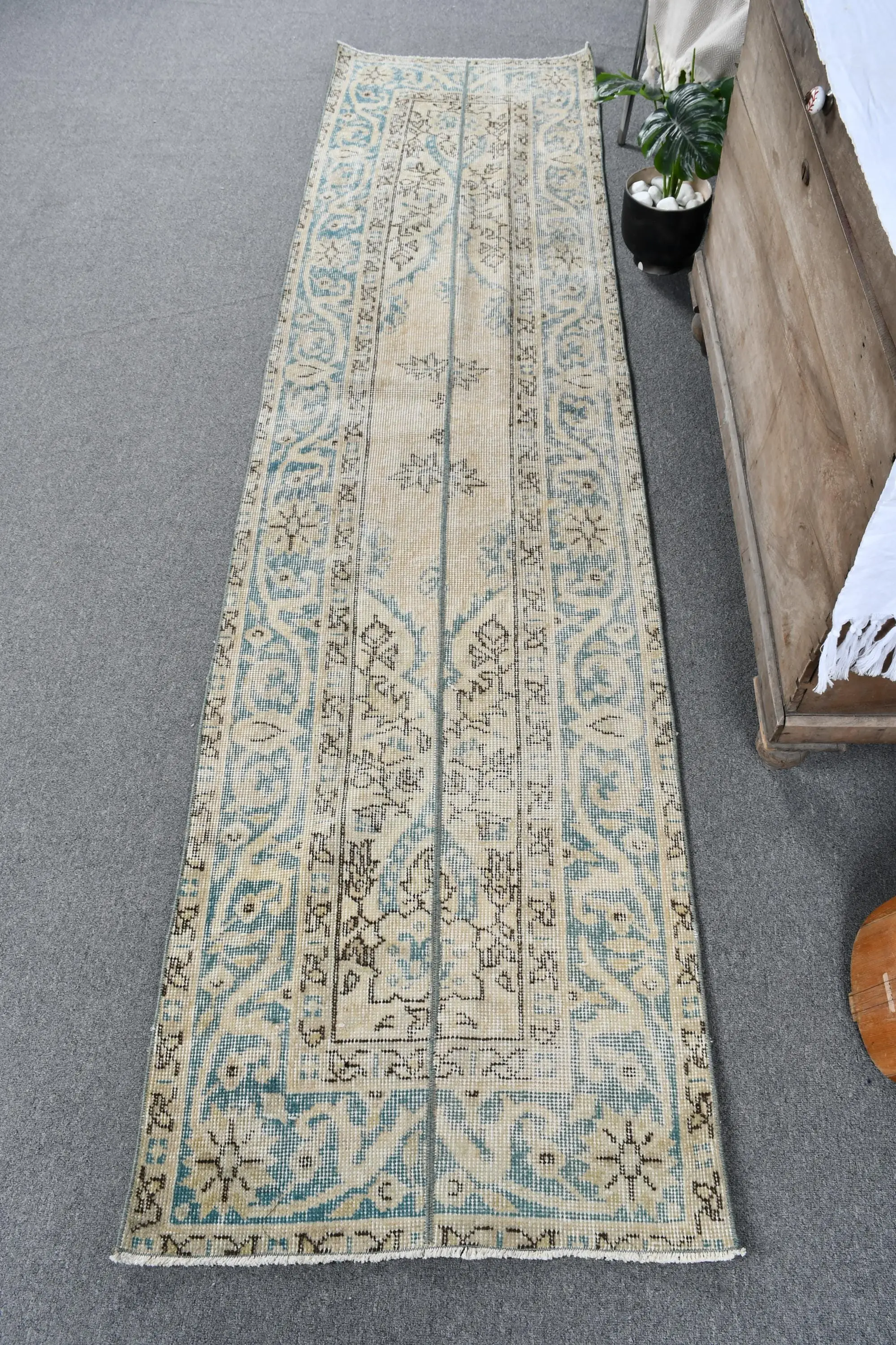 Eleganter beige-grüner Teppich, 2,3 x 9,1 Fuß, geometrisches Blumenmuster - 1