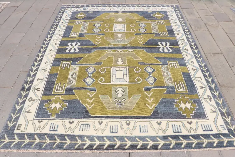 Blauer Orientteppich, 8,4 x 10,8 Fuß mit grünen Akzenten