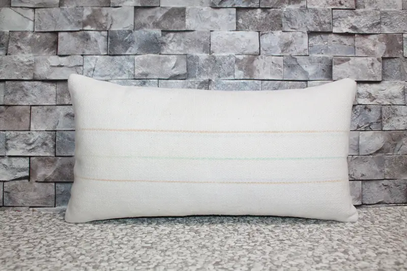 Handgewebtes anatolisches Teppich-Wurfkissen, Vintage besticktes Kissen