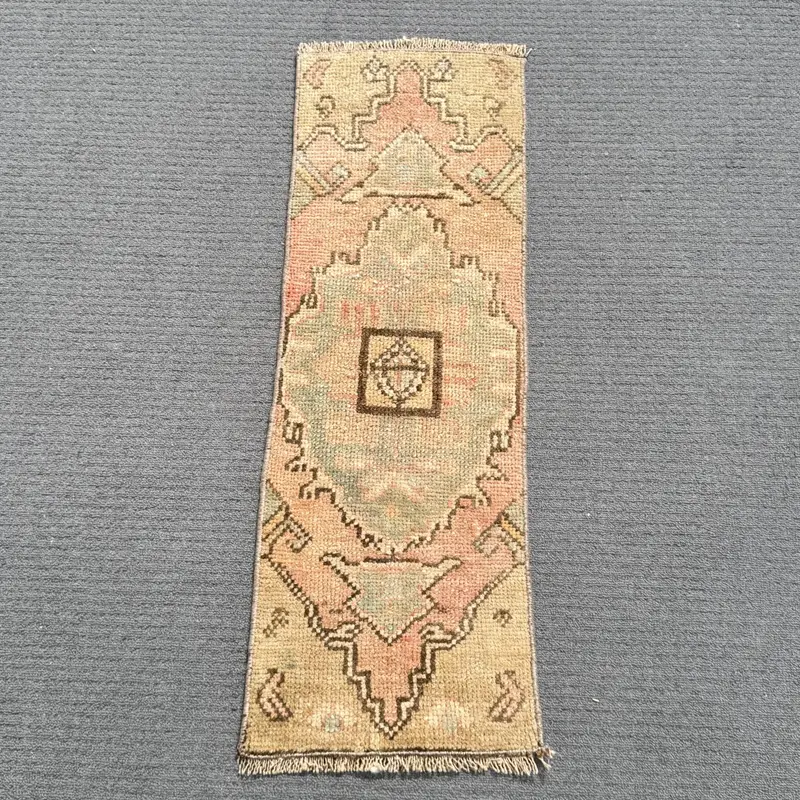 鮮やかな0.1x2.6フィートのラグ、花柄&幾何学模様のオレンジ&グリーン