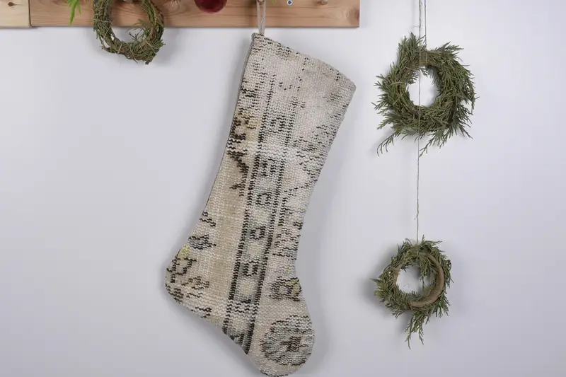 Şenlikli Noel Süsleri Deseni, 19 İnç Genişliğinde Noel Çorabı