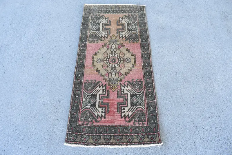 Türk 1.6x3.6 ft Küçük Halı, Vintage Halı, Oushak Pembe Çiçekli Halı - 1