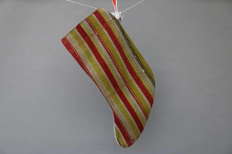 Kırmızı ve Yeşil Noel Süsleri Çorabı, 9 İnç Genişliğinde Noel Çorabı