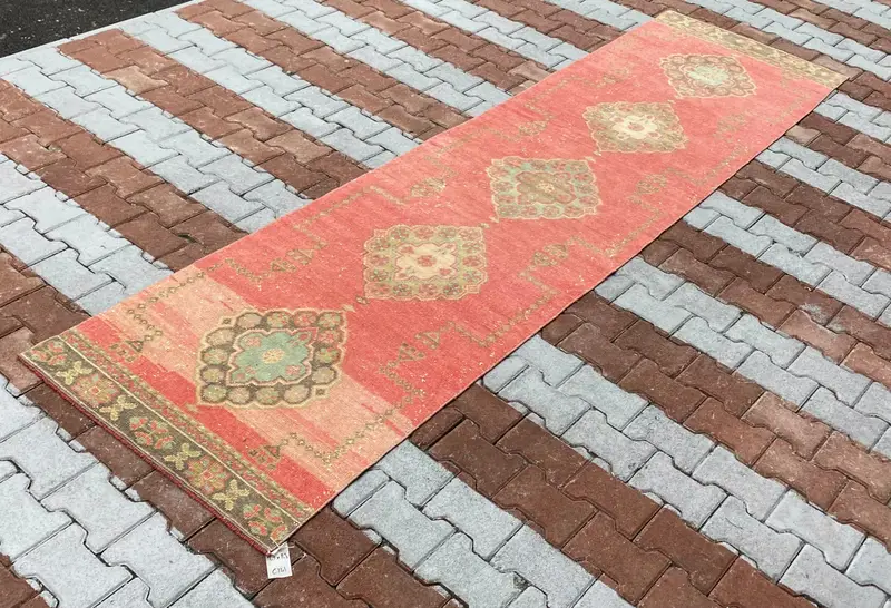 Elegant Pink Rug, 2,9x11,3 ft Floral & Geometric Design