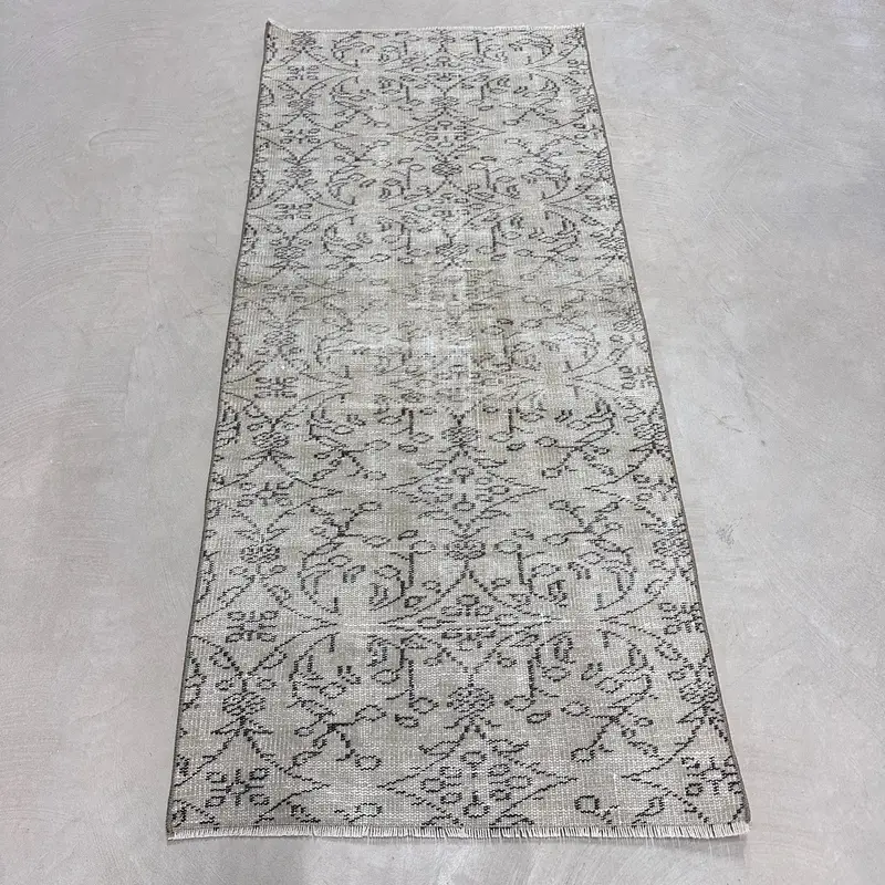 Vintage Accent Rug 2.6x6.1 ft, Gray Black Floral Rug Wool - 1