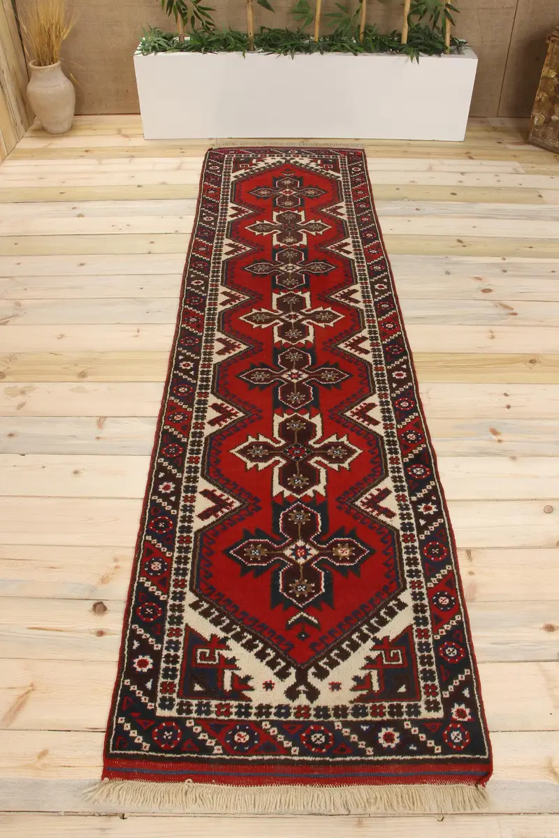 Handgefertigter Teppich mit Tiermotiven in Rot und Blau, 6 x 2,9 m