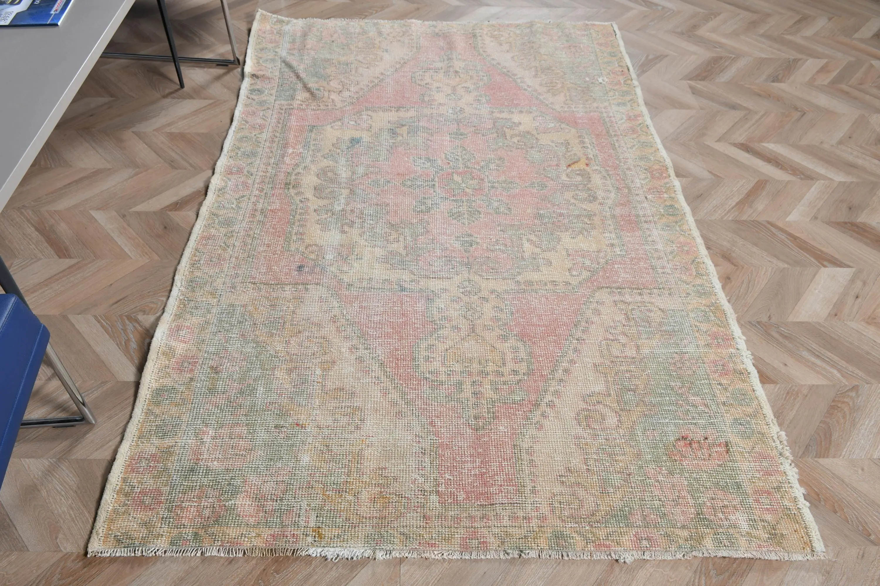 Vintage Rug 4.6x7 ft (139x213 cm), Pink Bordered Turkish Rug - 1
