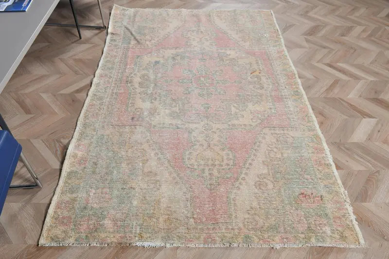 エレガントなレッドラグ、グリーンボーダー、4.6x7フィート