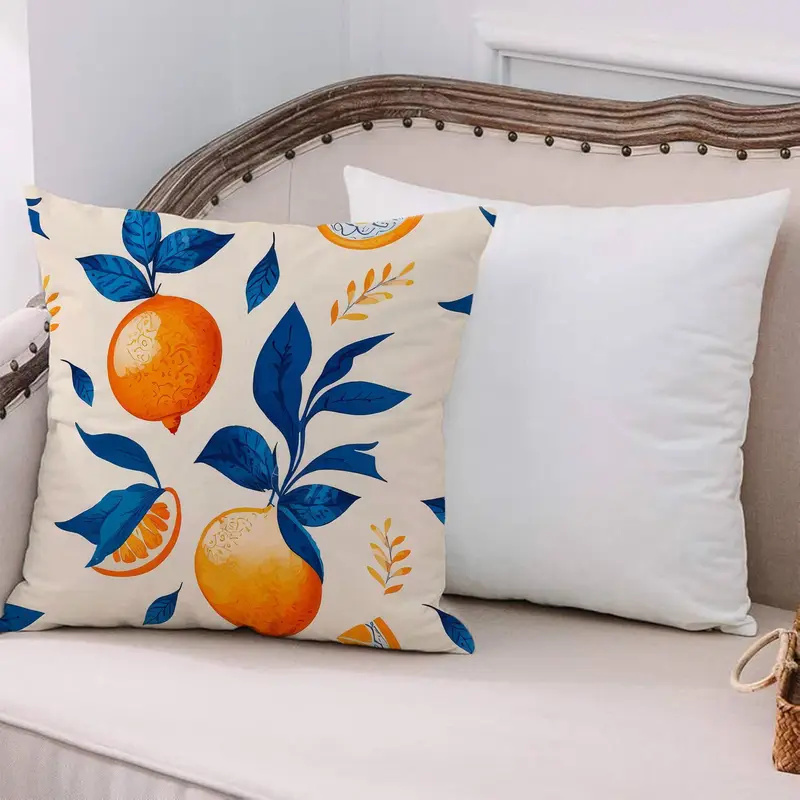 Bedrucktes Kissen mit orangefarbenem Fruchtmuster: blaue Akzente, lebendiges Dekor