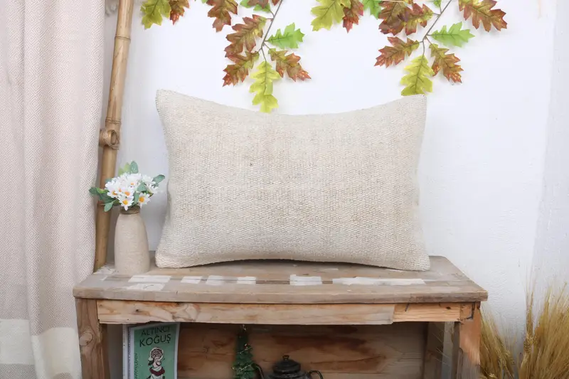 Gesticktes Southwestern-Wurfkissen, Vintage-Kissen aus weißem Leinen