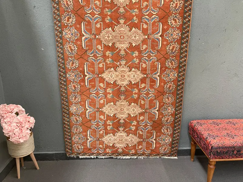 Türkischer Vintage-Teppich, 1,2 x 1,8 m, rot-blau gepunkteter Teppich - 1