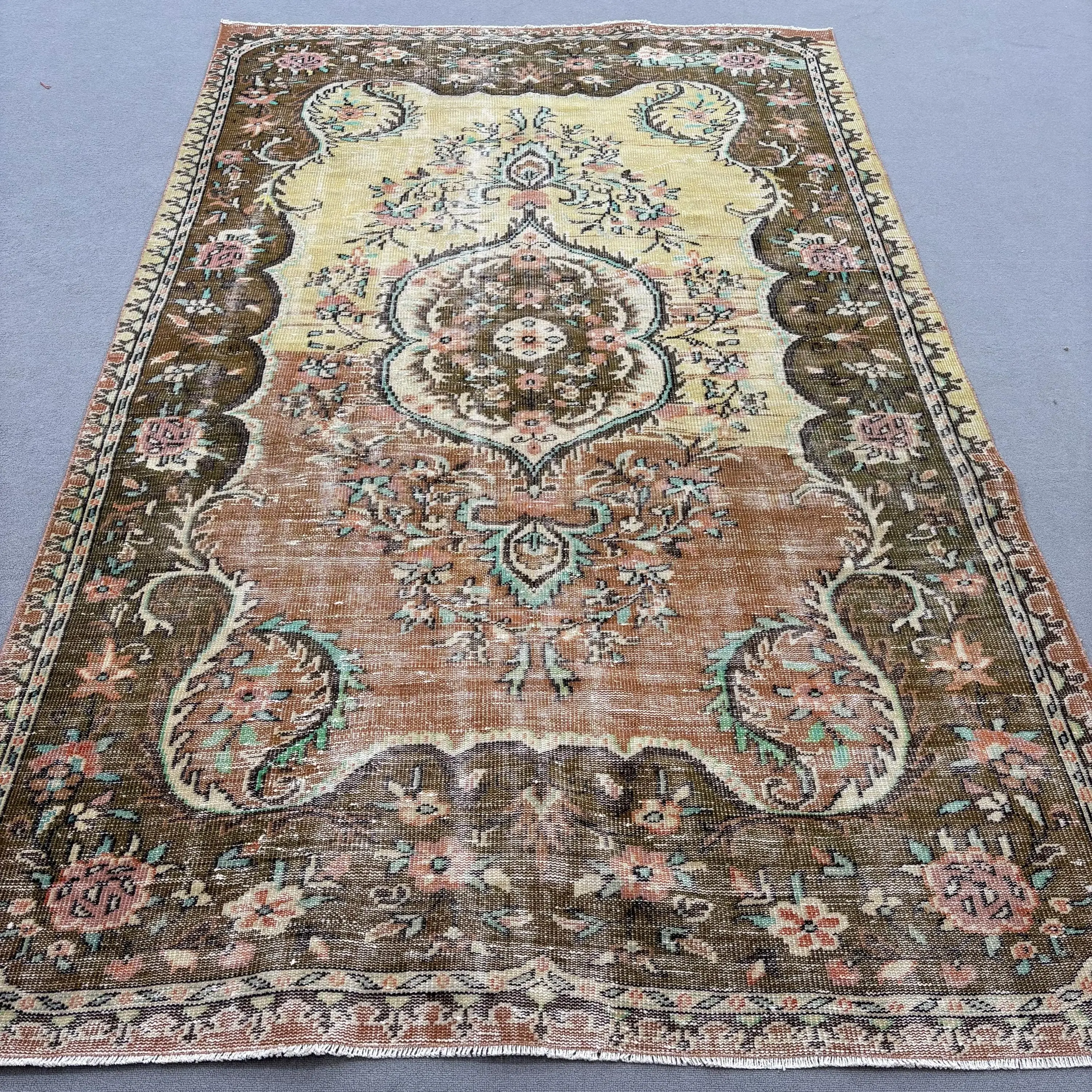 Vintage 5.9x9.7 ft Halı, Türk Halısı, Kahverengi Hayvan Baskı Yün Halı - 1