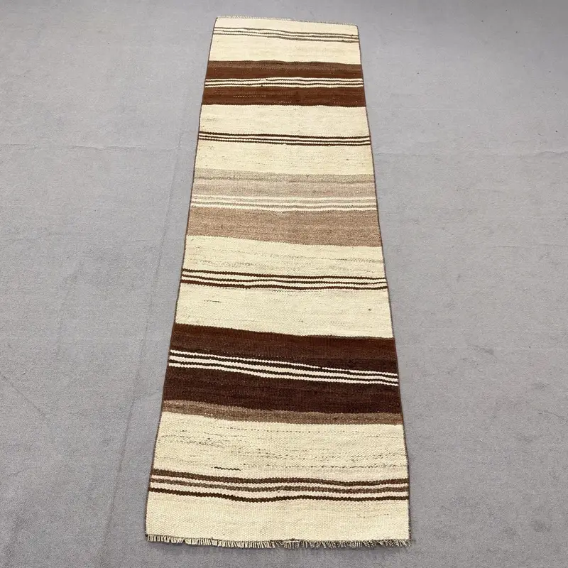 Vintage-Läuferteppich 2,6 x 9,1 Fuß, braun-weißer Wollteppich mit Tiermuster - 1
