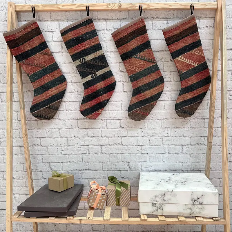 Gri ve Pembe Noel Süsleri Çorabı, 6 inç Geniş Tatil Dekoru