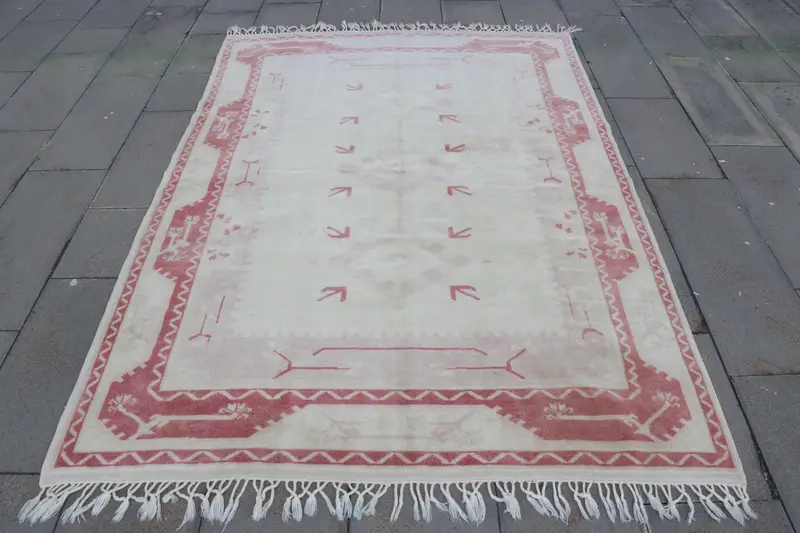 Zarif Bej ve Kırmızı Çiçekli Halı, 5,1x7,4 ft Şık Dekor