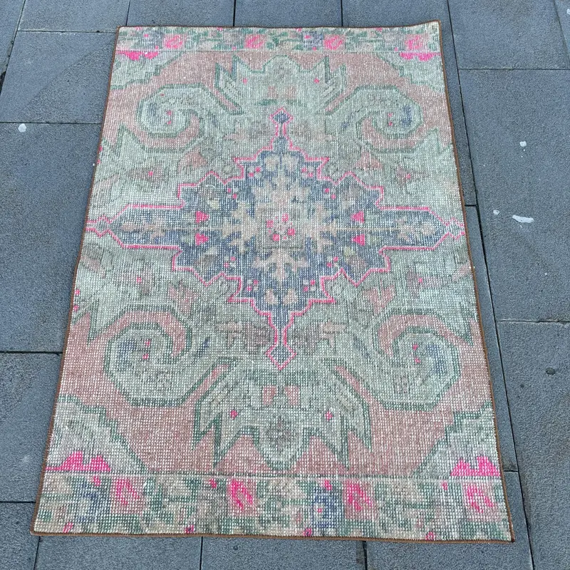 Alfombra turca, alfombra vintage pequeña de 2,9x4,3 pies, alfombra de lana floral rosa gris - 1
