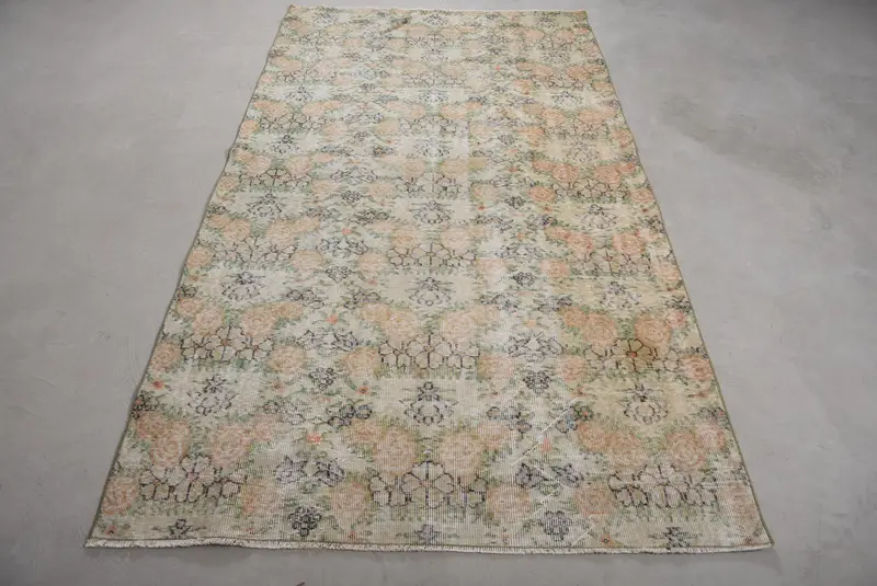 Grüner, orangefarbener Patchwork-Teppich, 4,5 x 8,3 Fuß