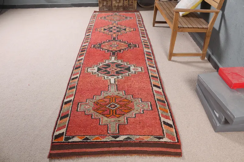 赤いペルシャ絨毯、3.2x11.4フィートのエレガントな装飾