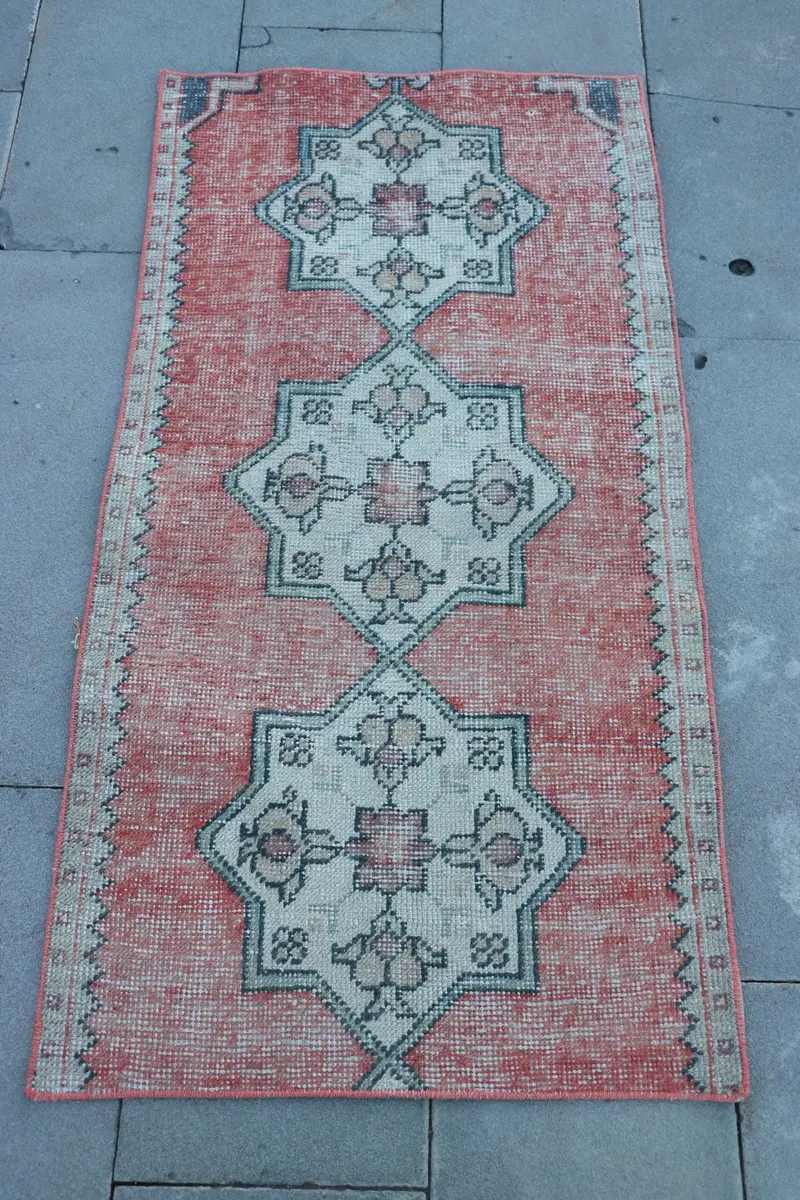 Brauner, grüner Teppich mit Tiermuster, 2,3 x 4,5 Fuß