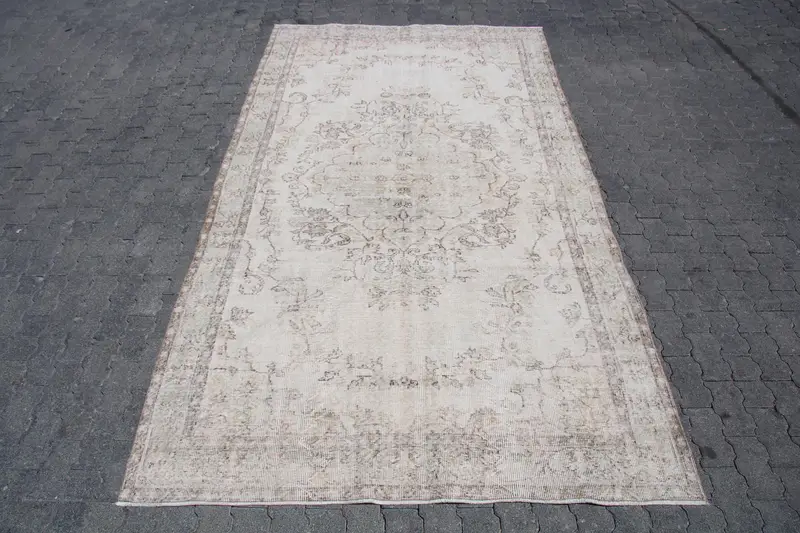 5.8x10.3 ft Vintage Oushak Rug, Turkish Rug, White Ikat Wool Rug - 1