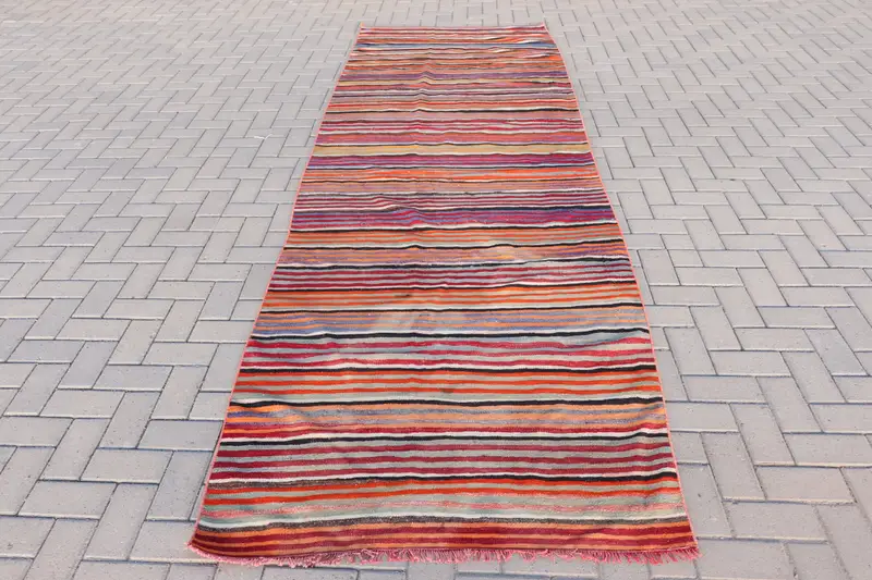 Türkischer Vintage-Teppich, 120 x 370 cm, Kelim-Teppich mit rotem Rand - 1